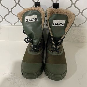 Ganni women’s fleece boots. Size 38